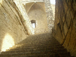 L'escalier qui mne au niveau infrieur.