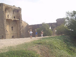 En arrivant sur les ruines du chateau de chateauneuf du pape