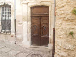 Ruelles calades et leurs entres de maisons de caractre