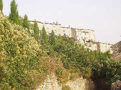 Les vieilles maisons de Gordes dominent la valle